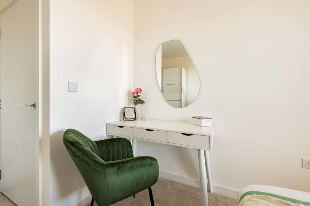 Wild Roses Serviced - Upton Park